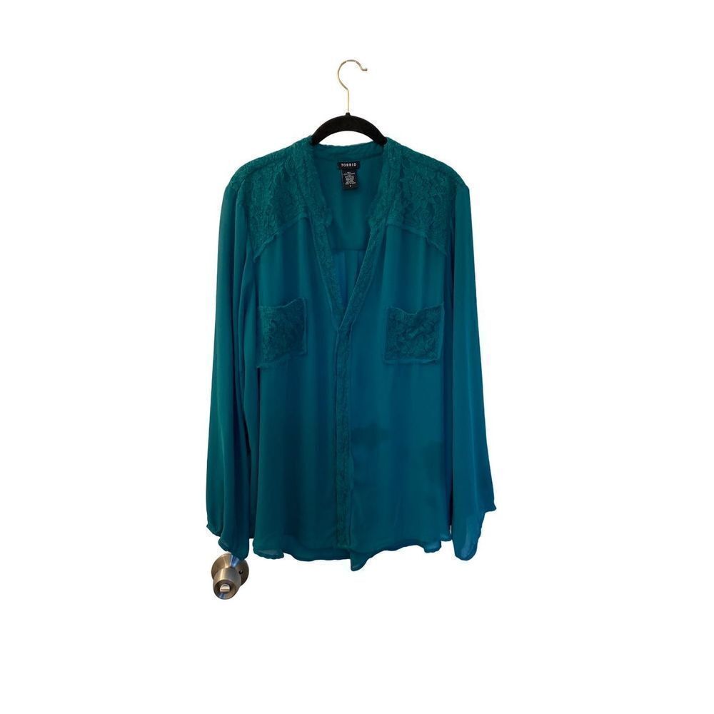 Torrid women’s plus size green, V-neck, sheer long sleeve blouse size 3X ￼